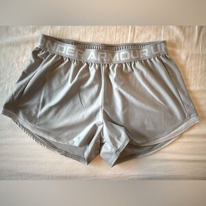 Large grey Under Armour shorts